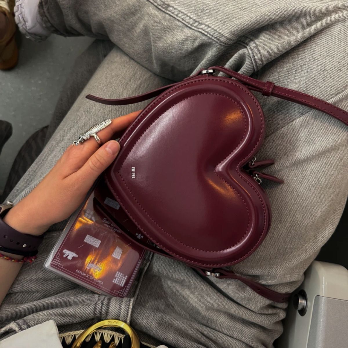 JWPEI heart-shaped crossbody b - огляд і ціна Women Bags Jw Pei